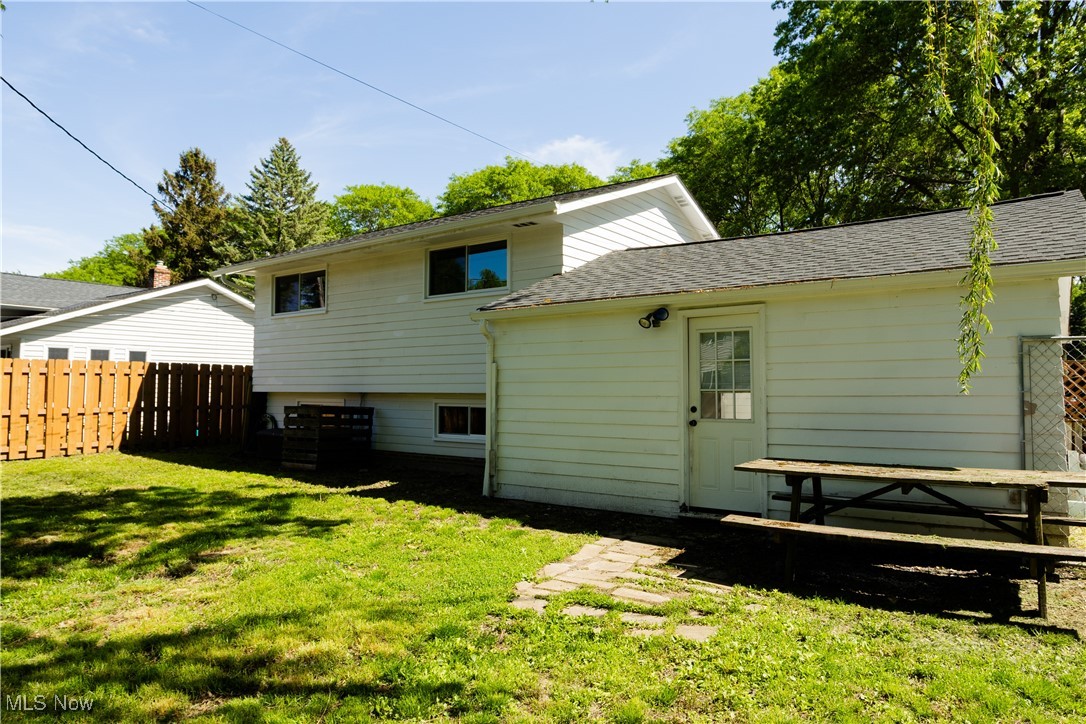 24036 Vincent Drive, North Olmsted, Ohio image 28