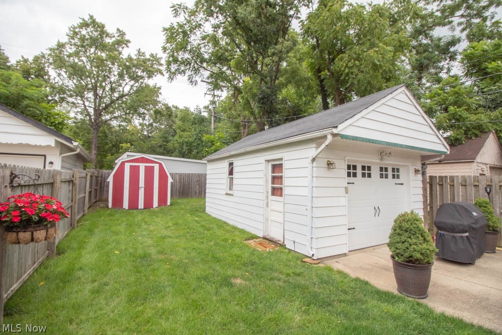 Collins & Robinsons 09 - Residential