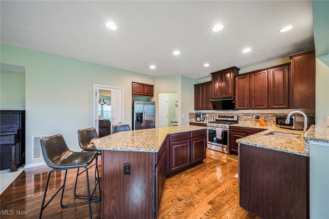 8725 Wild Flower Way, Mentor, Ohio image 16