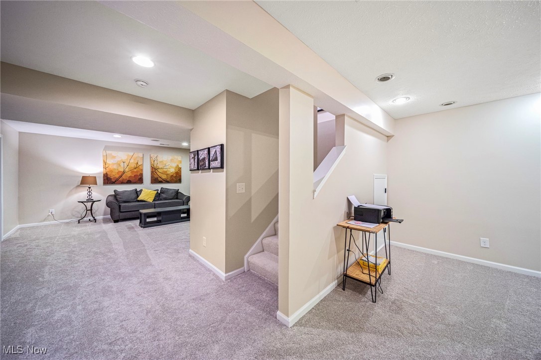 8725 Wild Flower Way, Mentor, Ohio image 32