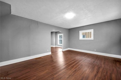 Tiny photo for 1829 E 33rd Street, Lorain, OH 44055 (MLS # 5188101)