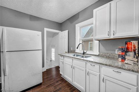 Tiny photo for 1829 E 33rd Street, Lorain, OH 44055 (MLS # 5188101)