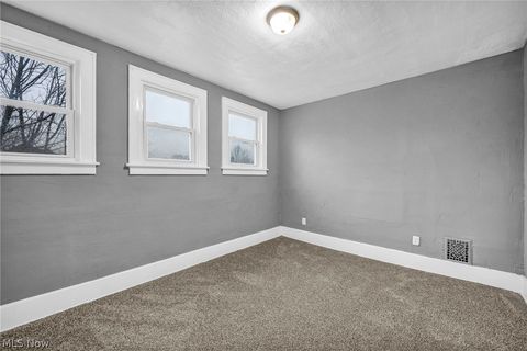 Tiny photo for 1829 E 33rd Street, Lorain, OH 44055 (MLS # 5188101)