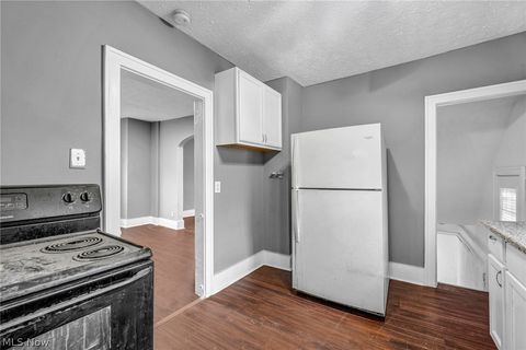 Tiny photo for 1829 E 33rd Street, Lorain, OH 44055 (MLS # 5188101)