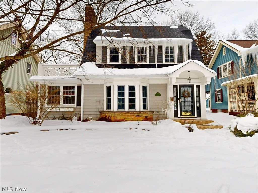 Photo of 3001 Coleridge Road, Cleveland Heights, OH 44118 (MLS # 5186239)