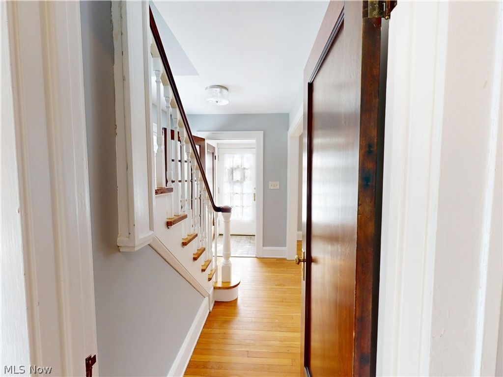 Photo of 3001 Coleridge Road, Cleveland Heights, OH 44118 (MLS # 5186239)