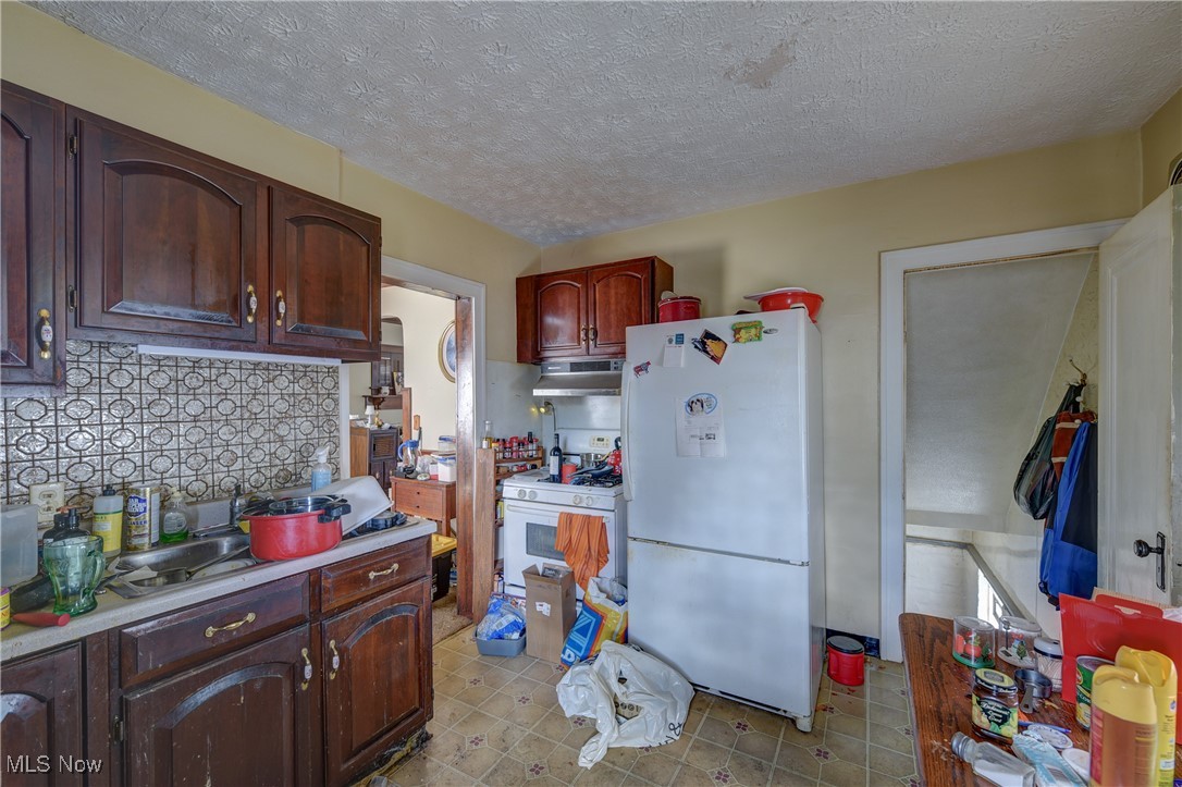 Lakewood, Ohio 44107, United States, 3 Bedrooms Bedrooms, ,1 BathroomBathrooms,Residential,Active,245368