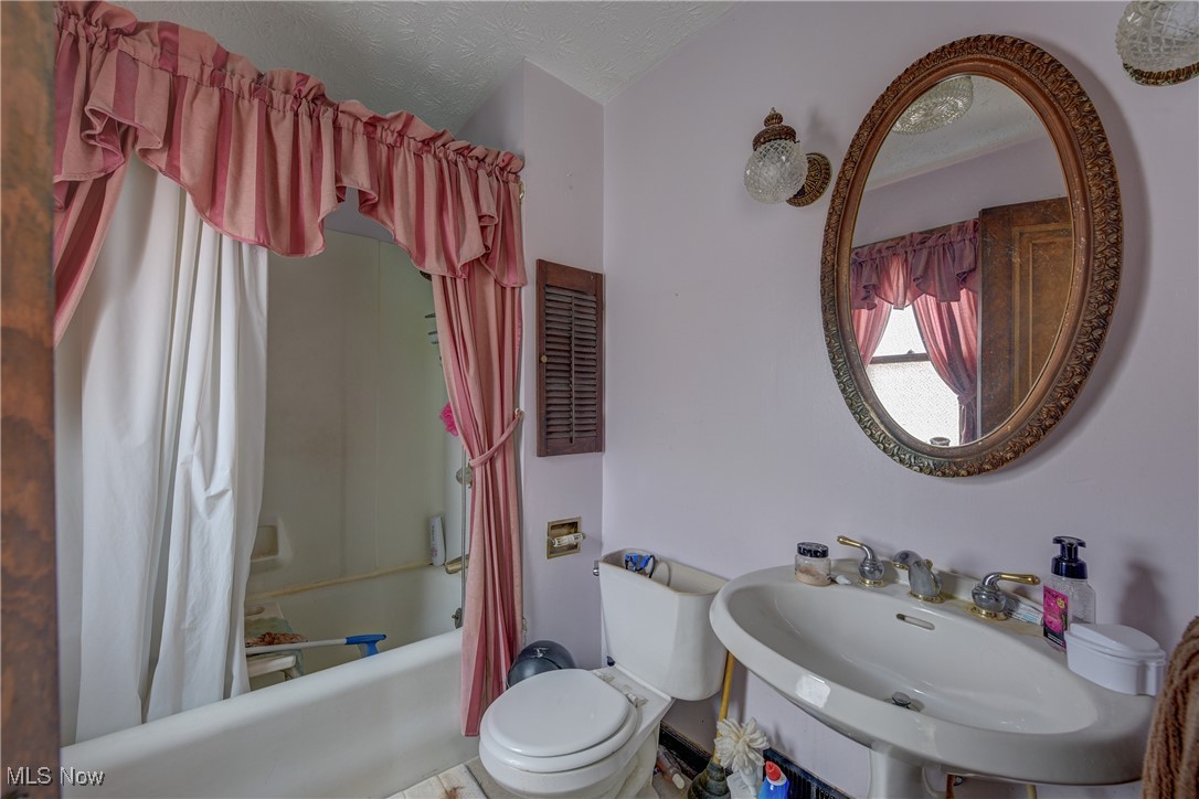 Lakewood, Ohio 44107, United States, 3 Bedrooms Bedrooms, ,1 BathroomBathrooms,Residential,Active,245368