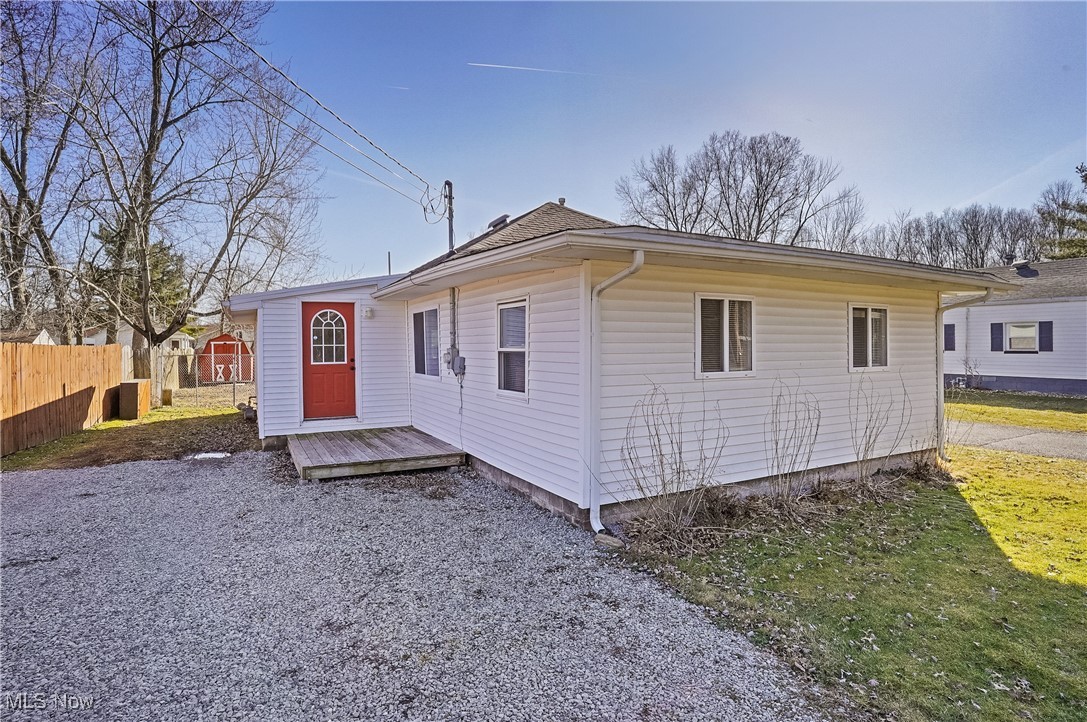 17633 Beach Lane, Lake Milton, Ohio image 1