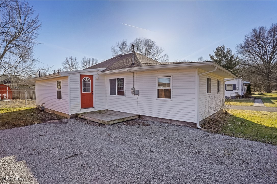 17633 Beach Lane, Lake Milton, Ohio image 3
