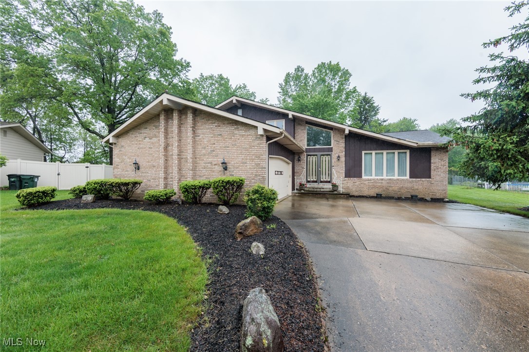 5761 Goodman Circle, North Royalton, Ohio image 1