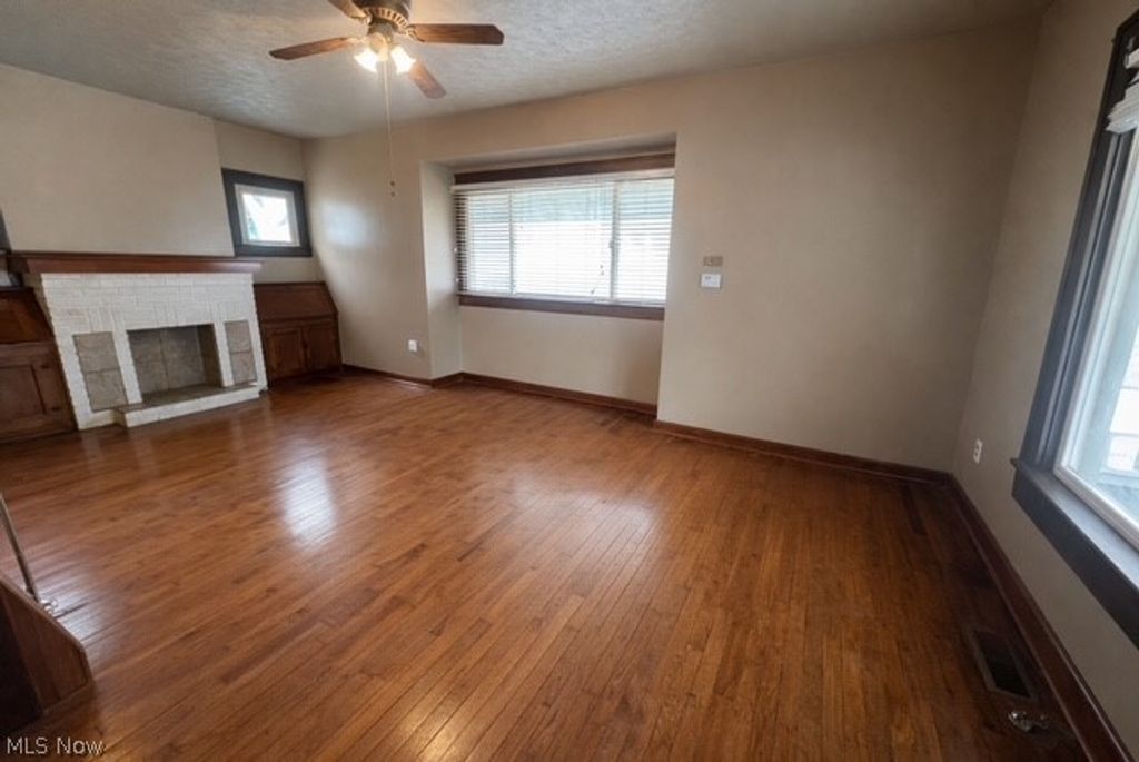 Photo of 238 Para Avenue, Akron, OH 44305 (MLS # 5202488)