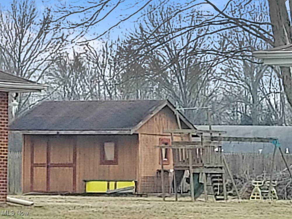 4135 Leavitt Drive, Warren, Ohio image 2