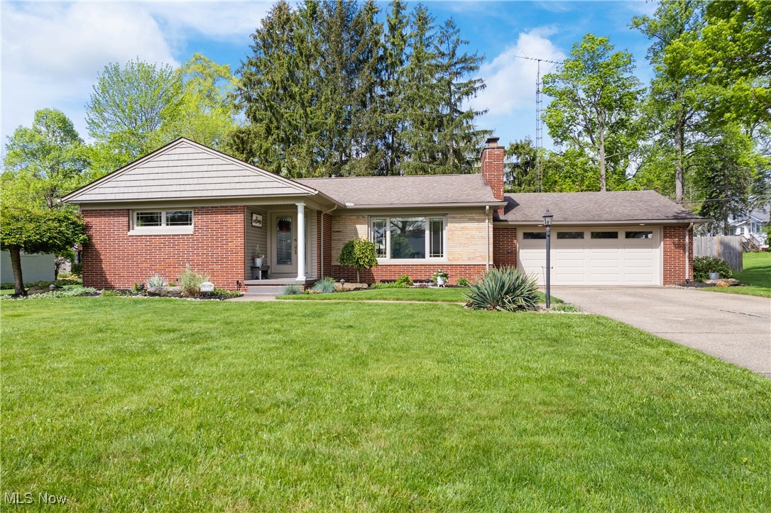 2625 Belleflower Drive, Alliance, Ohio image 1