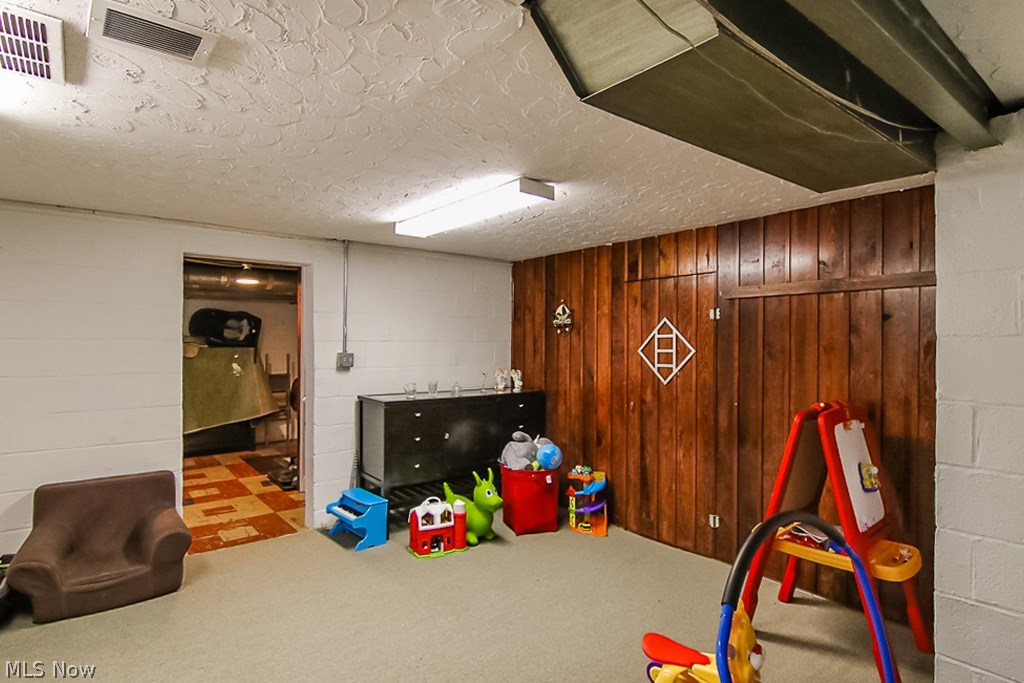 Lyndhurst Manor - Residential