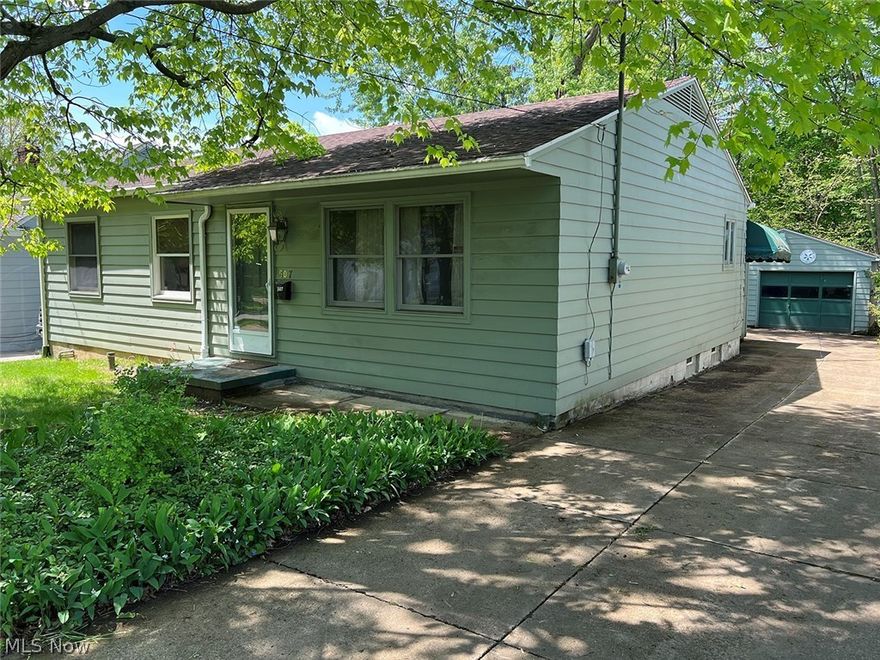 3-Bedroom Home With Garage - Ravenna – Portage Co. – Ravenna CSD - Online Bidding Available - ABSOLUTE AUCTION, all sells to the highest bidder. 
ONLINE BIDDING BEGINS FRIDAY – JUNE 10, 2022 – 12:00 PM and AUCTION LIVE ON-SITE BIDDING WILL BEGIN FRIDAY – JUNE 17, 2022 – 12:00 PM. Real estate features a 3-bedroom, 1-bath ranch-style home on a quiet street in Ravenna. 1,044 SF of living space with hardwood floors throughout most of the home. Good sized living room and kitchen with an enclosed porch off the rear. The full basement has been waterproofed. Roof new in past 5 years. Detached 1-car garage with additional storage space. Gas heat, city water, and sewer. Home needs sprucing up. Portage County parcel #31-349-03-00-199-000. TERMS ON REAL ESTATE: 10% down auction day, balance due at closing. A 10% buyer’s premium will be added to the highest bid to establish the purchase price. Any desired inspections must be made prior to bidding. All information contained herein was derived from