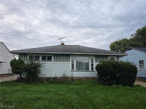 Homes For Sale - 19145 Homeway Avenue<br/> Cleveland, OH 44135
