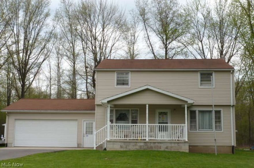 Nice curb appeal for this three bedroom colonial home. Includes a large living room, eat-in kitchen, full basement, and double attached garage. Low traffic location.