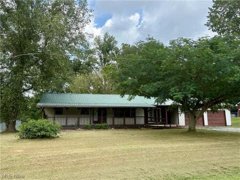 Photo of 950 Federal Road, Little Hocking, OH 45742 (MLS # 5239425)