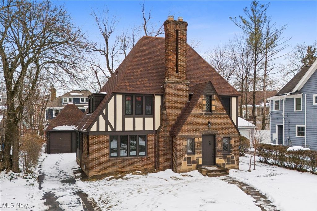 Photo of 3145 Huntington Road, Shaker Heights, OH 44120 (MLS # 5177559)