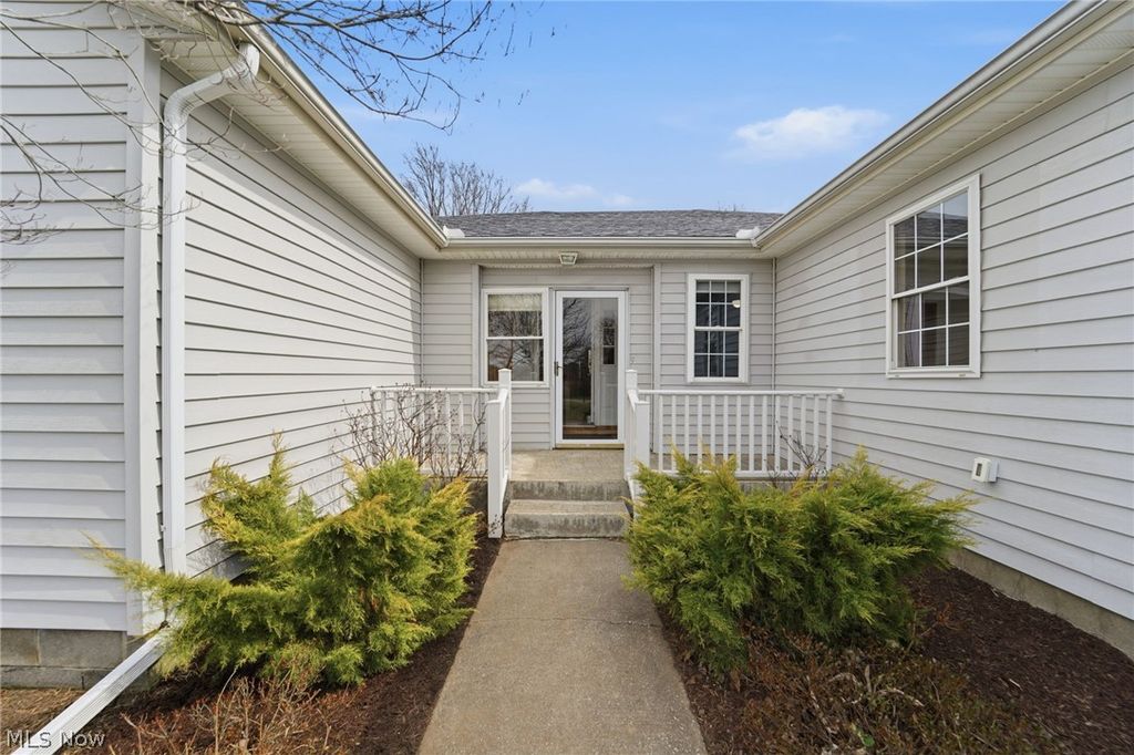 Photo of 28 Lake Park Road, Conneaut, OH 44030 (MLS # 5193861)