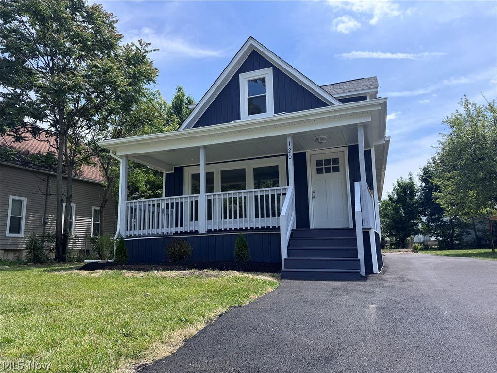 Photo of 120 E 32nd Street, Lorain, OH 44055 (MLS # 5217274)