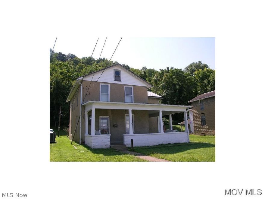 Very spacious older home with up to 5 BR's.  With some updating this home could be awesome. Great residential location.  Elem: St.Marys Elementary School  Elem/Bus: N  JrHigh: Pleasants County Middle School  JrHigh/Bus: Y  High: St Marys High  High/Bus: Y  Fire: VOL  Police: CTY  PossFreeGas: N  ;SQFT=Fin L1:1060, Fin L2:828, Fin Bsmt:0, Fin Above:1888, Fin Total:1888, Unfin Bsmt:0, Unfin Above:0;PRKG= Off Street