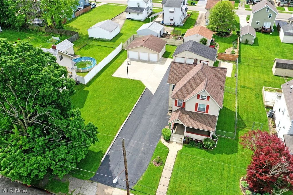 Photo of 211 E Wilson Avenue, Girard, OH 44420 (MLS # 5210702)