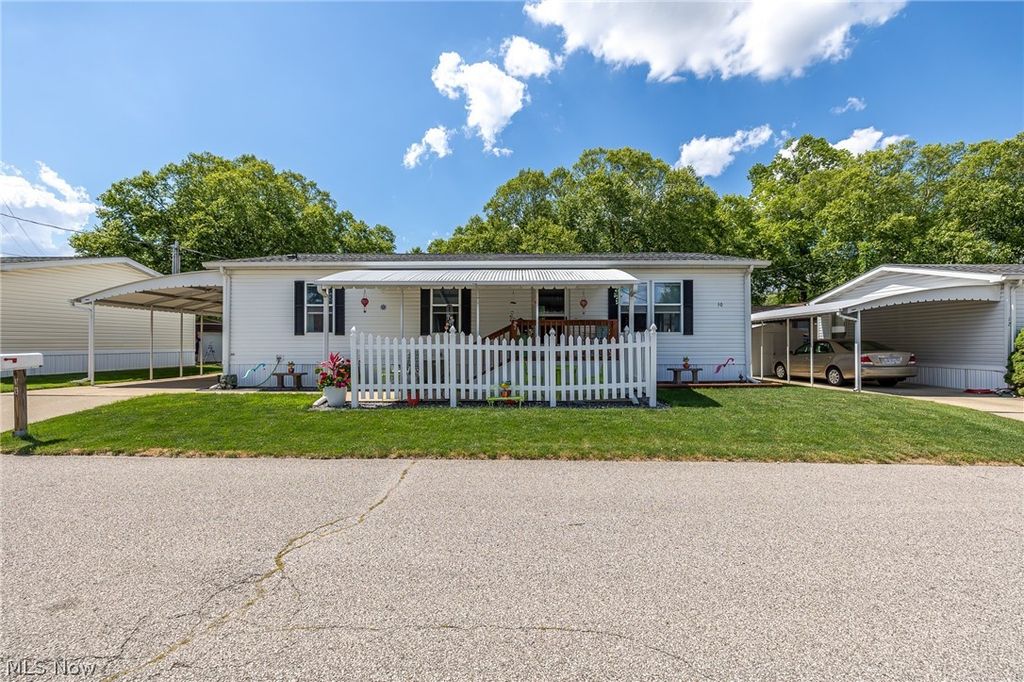 Photo of 10 Cherry Lane, Olmsted Township, OH 44138 (MLS # 5210361)
