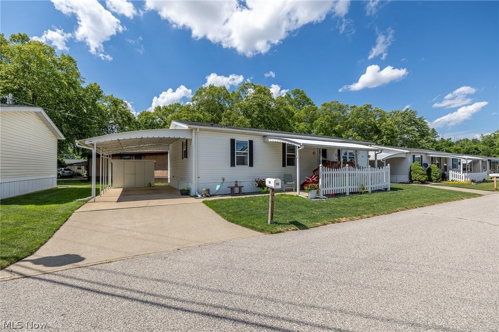 Photo of 10 Cherry Lane, Olmsted Township, OH 44138 (MLS # 5210361)