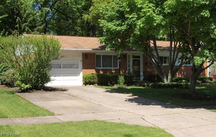 Cozy, 3 bedroom, 1.5 bath ranch with a 12x30 rec room. Furnace 2010. New roof in 2015.