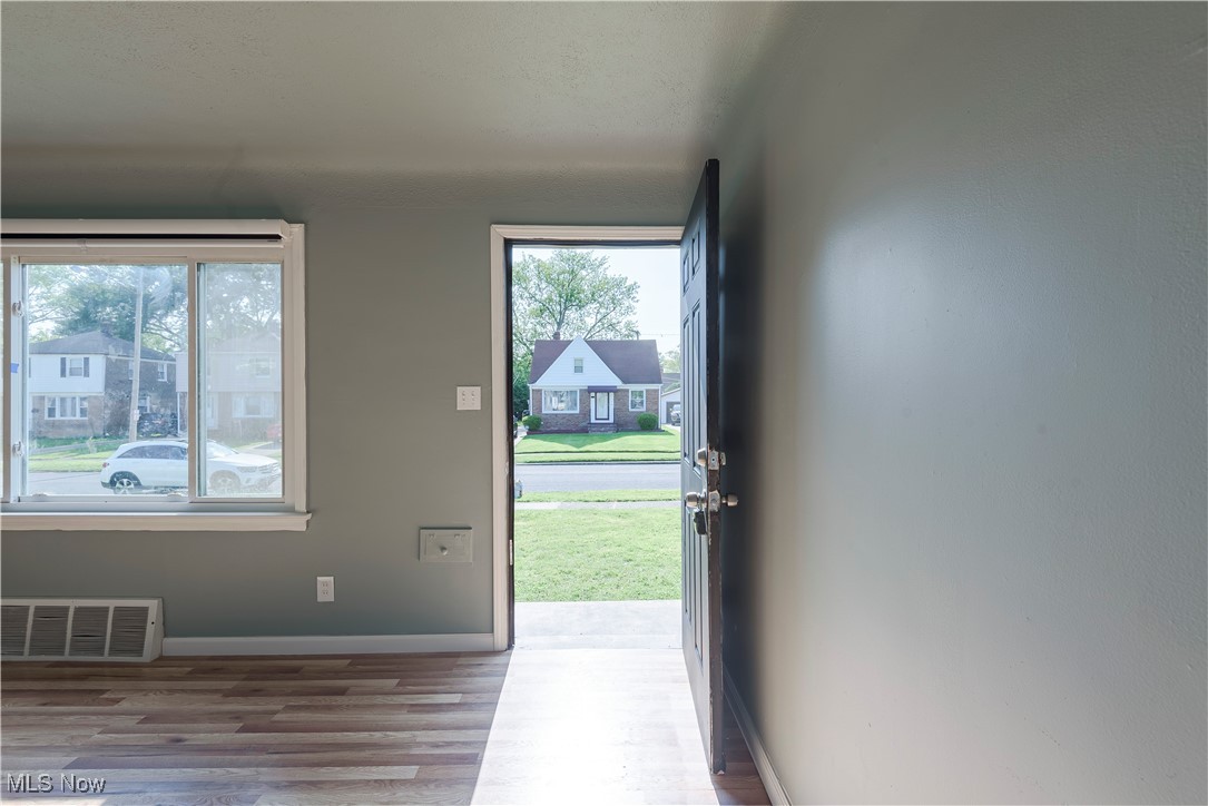 5413 Hollywood Avenue, Maple Heights, Ohio image 2
