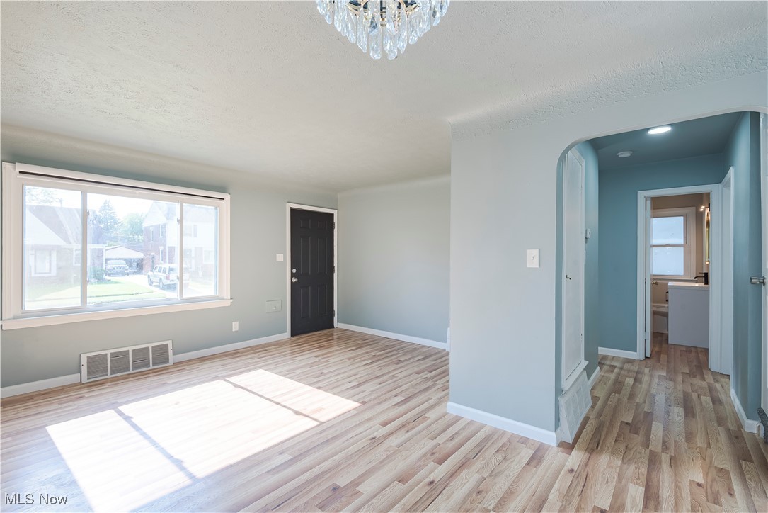5413 Hollywood Avenue, Maple Heights, Ohio image 4