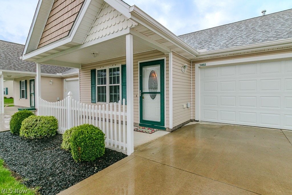 Vanna Shores Condo Ph 12 - Residential