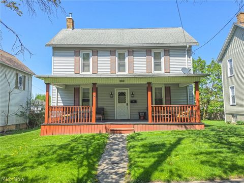 Photo of 380 E Main Street, East Palestine, OH 44413 (MLS # 5206203)
