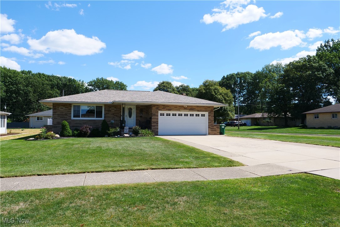 ALL BRICK RANCH FEATURING ATTACHED ENCLOSED SALT WATER POOL, FEATURES ROOF PANES THAT CAN BE OPENED. HOME HAS NEW UPDATES WITHIN THE PAST YEAR, WHICH INCLUDE: POOL HAS A NEW PUMP THAT COSTS $5,000, AIR CONDITIONER $4,800, ROOF AND AUTO ATTIC FAN $27,000, SHED $8,000, AND A NEW RETRACTABLE AWNING.
HOME IS ON A CORNER LOT, WHICH ADDS TO THE LOT'S SIZE. KITCHEN ALL GRANITE COUNTERS WITH ATTACHED SERVING COUNTER AND SEATING AREA. OPEN KITCHEN LAYOUT OVERLOOKING FAMILY ROOM WITH A BRICK FIREPLACE. FINISHED BASEMENT WITH LOTS OF STORAGE, INCLUDING A LARGE SAFE. GREAT LOOKING CURB APPEAL AND MORE.