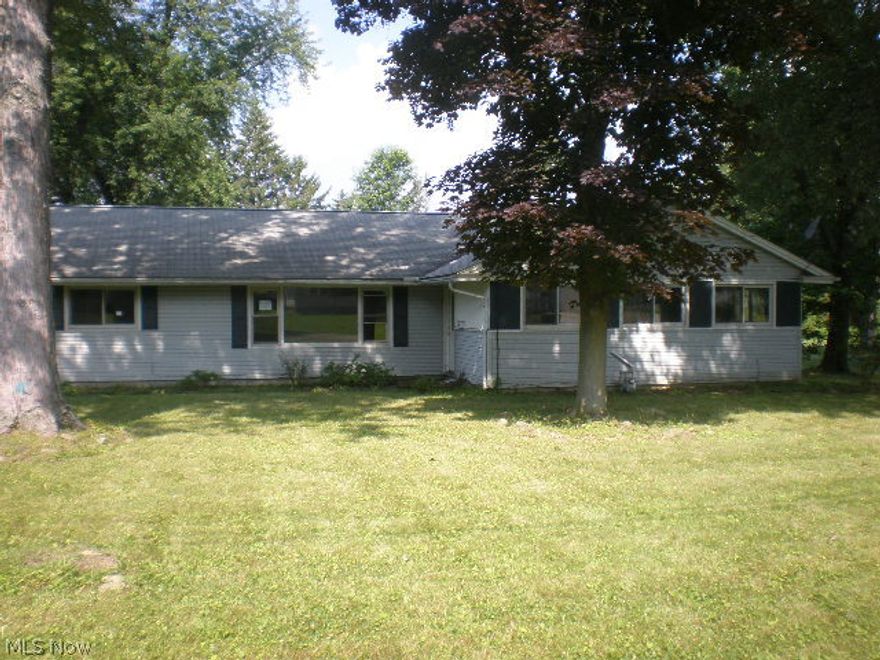 lots of room to spread out. home was updated fairly recently, but needs some minor tlc to finish it. Nice breezeway to garage. HUD case # 412-563747. Hud homes sold as is only. bids open to owner occupants, government agencies and non profits only until 8/3/2014 11:59:59 PM  CT. Wont last at this price!