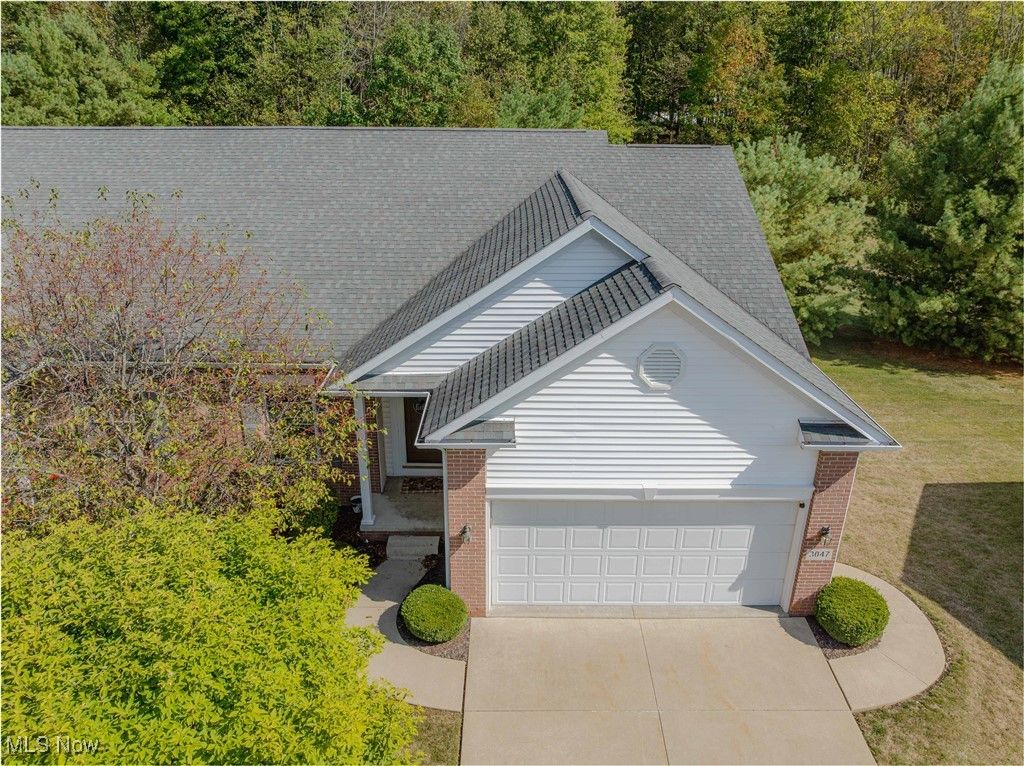 Photo of 3047 Chalford Circle NW, North Canton, OH 44720 (MLS # 5167917)