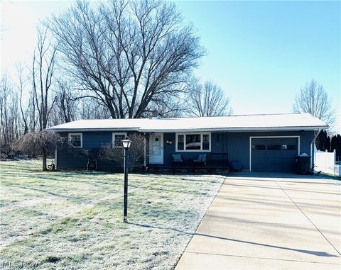 Homes For Sale - 5990 Noel Street<br/> Louisville, OH 44641