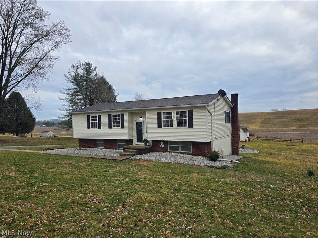 Photo of 25471 Township Road 192, Coshocton, OH 43812 (MLS # 5191147)