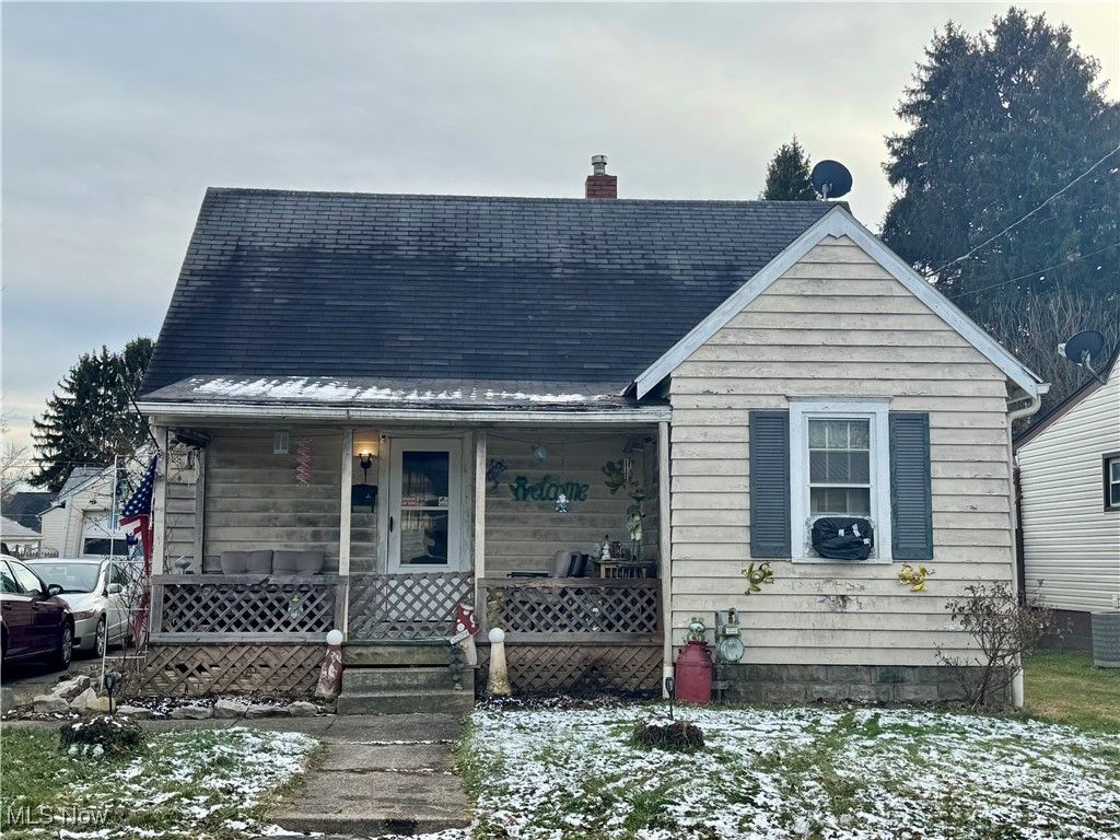 Photo of 1140 Lindbergh Avenue, Zanesville, OH 43701 (MLS # 5182000)
