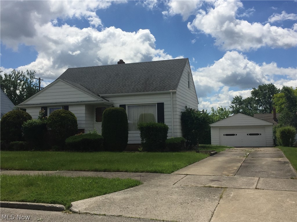 Single famly dwelling with 3 bedroom and one bath. 2 CAR GARAGE. Nice yard with patios. Tenants to pay all utilities.