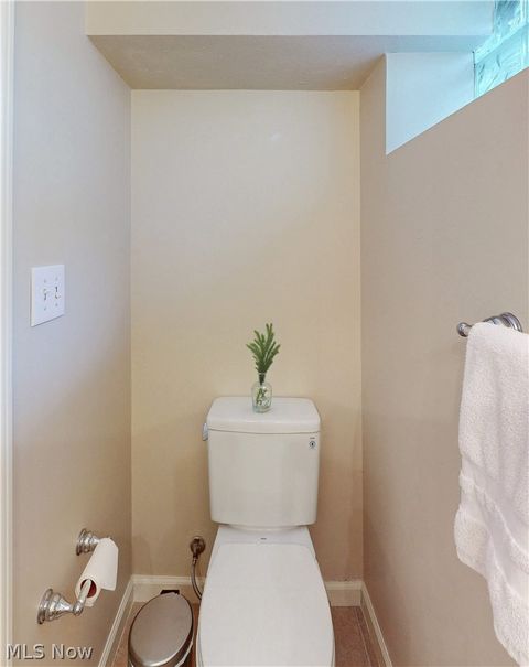 Tiny photo for 145 Greenbrier Drive, Chagrin Falls, OH 44022 (MLS # 5192125)