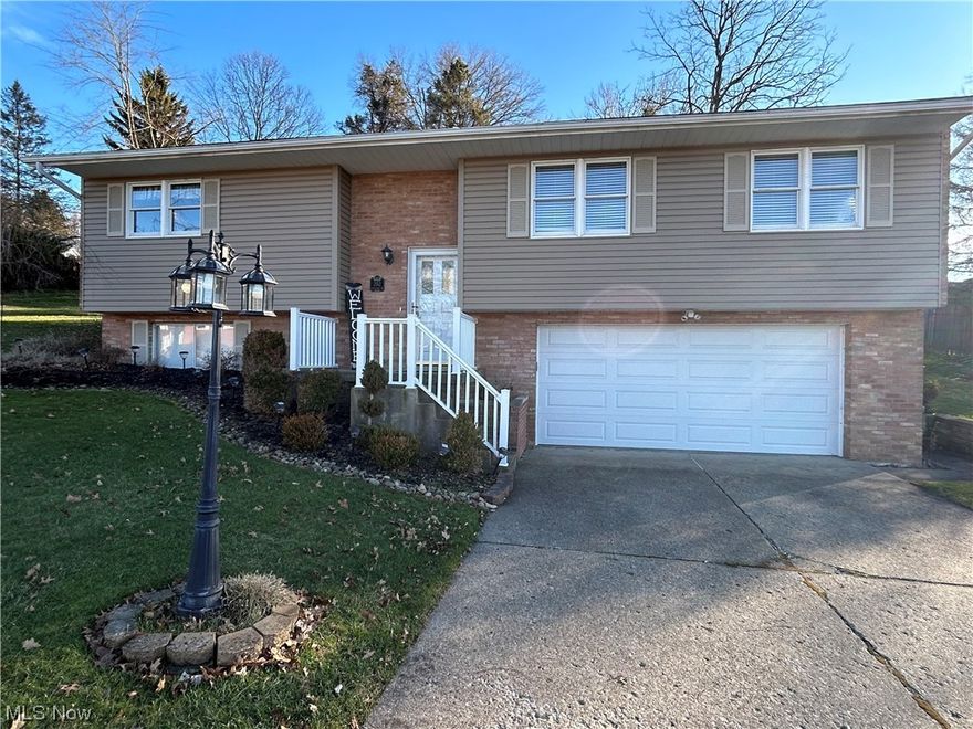 Great home in a highly desirable neighborhood.  Welcome to 202 Greentree Dr.  This home contains 3 bedrooms including a master bedroom with ensuite and 2 1/2 bathrooms.  The main level has a large living room, spacious kitchen and formal dining room.  There is also 3 bedrooms and 2 full bathrooms on this level.  The lower level of the home has a large rec room with stone fireplace, 1/2 bath, laundry room and 2 car garage.  The home is nicely updated throughout and has plenty of room for a family.  In the backyard there is a nice patio and newly installed hot tub.  Don.t wait to schedule a tour of this great home.