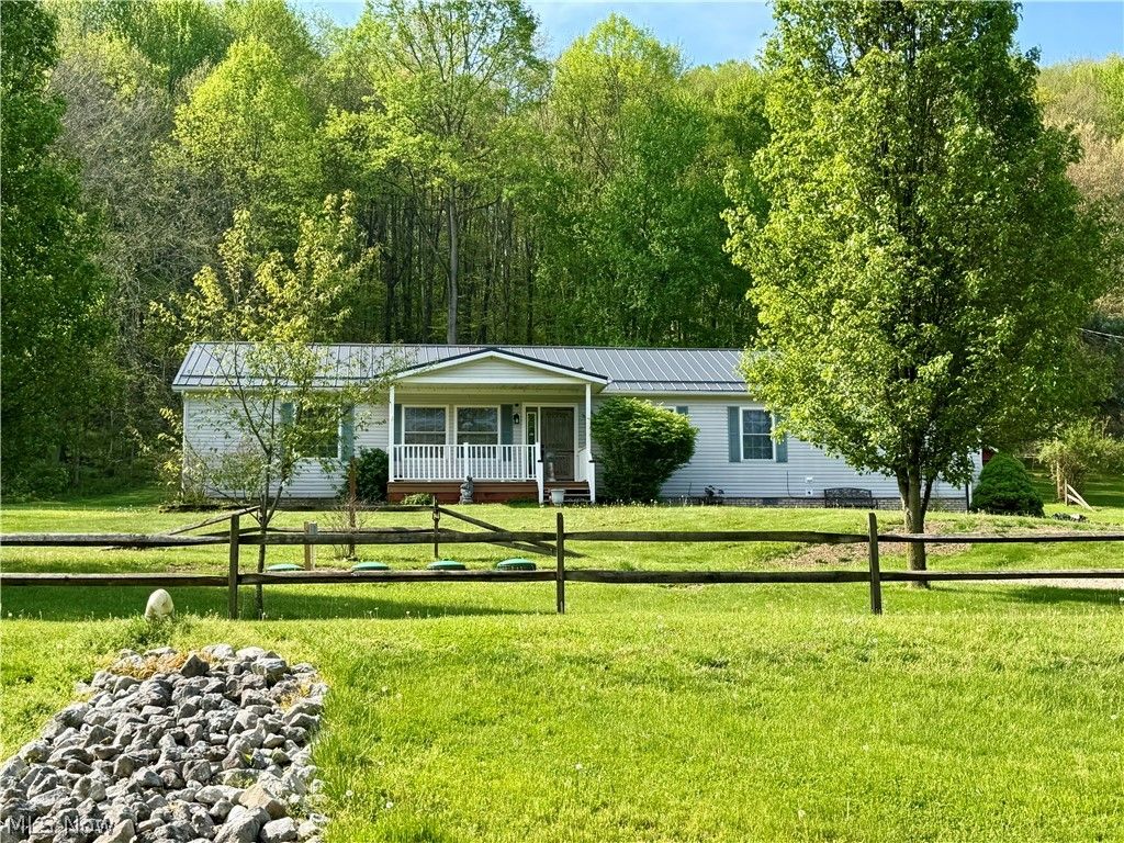 Photo of 1816 Mud Run Road SE, New Philadelphia, OH 44663 (MLS # 5202571)