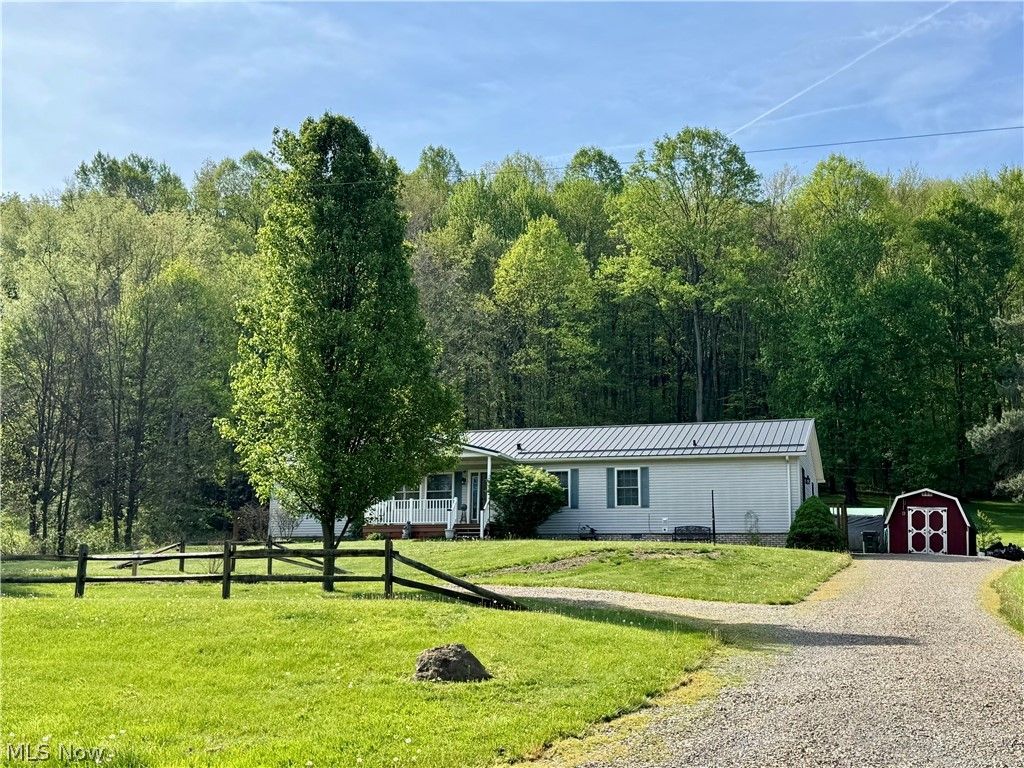 Photo of 1816 Mud Run Road SE, New Philadelphia, OH 44663 (MLS # 5202571)