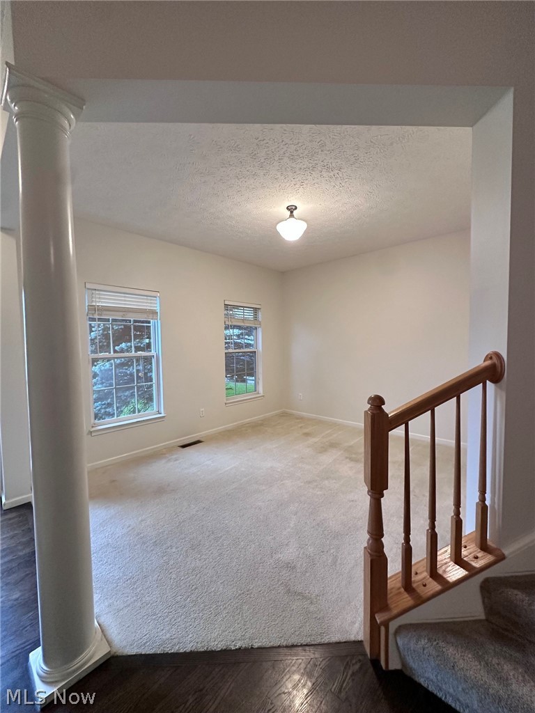 887 Willow Creek Drive