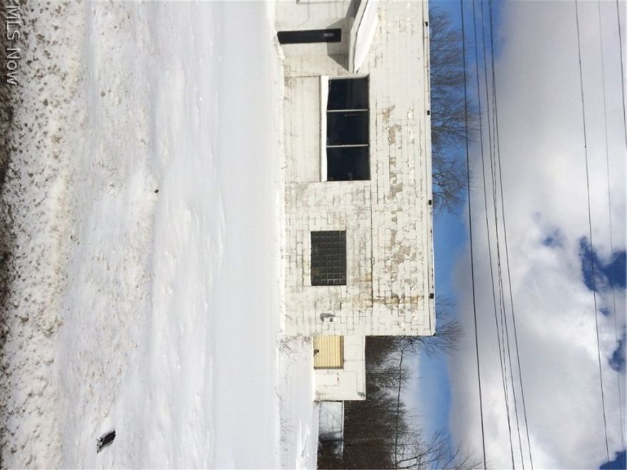 Remodeled Upstairs Apartment, Warehouse and Shop Below, Additional Property, 3 Phase Electric
Apartment has Livingroom w/carpet, 3 Bedrooms, Full Bath, Kitchen w/Pantry, Wet Bar, Newer Plumbing, Utility Room 
Main Warehouse 40x35, Office (1) 13x12, Office (2) 15x12 
This Property is a MUST SEE !!