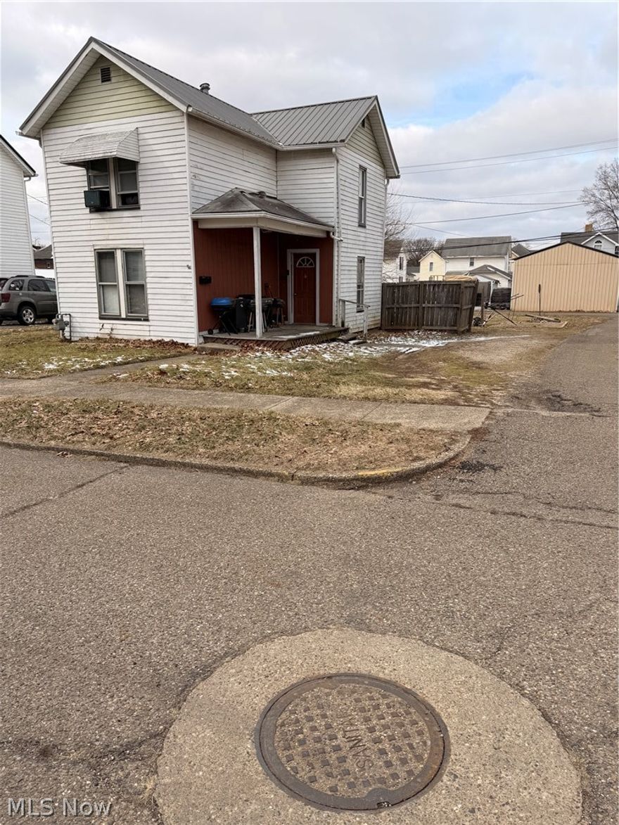 Looking for an investment property? Turnkey Investment Opportunity! Immediate cash flow with an established tenant already in place. Convenient location!!