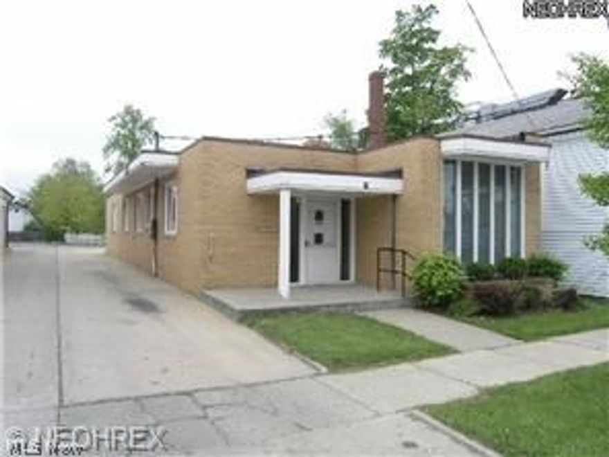 Former dentist office.  Brick building with tons of storage room.  full basement, office rooms, waiting room, reception desk area.  Bring your business to Jefferson and be right in the middle of town.